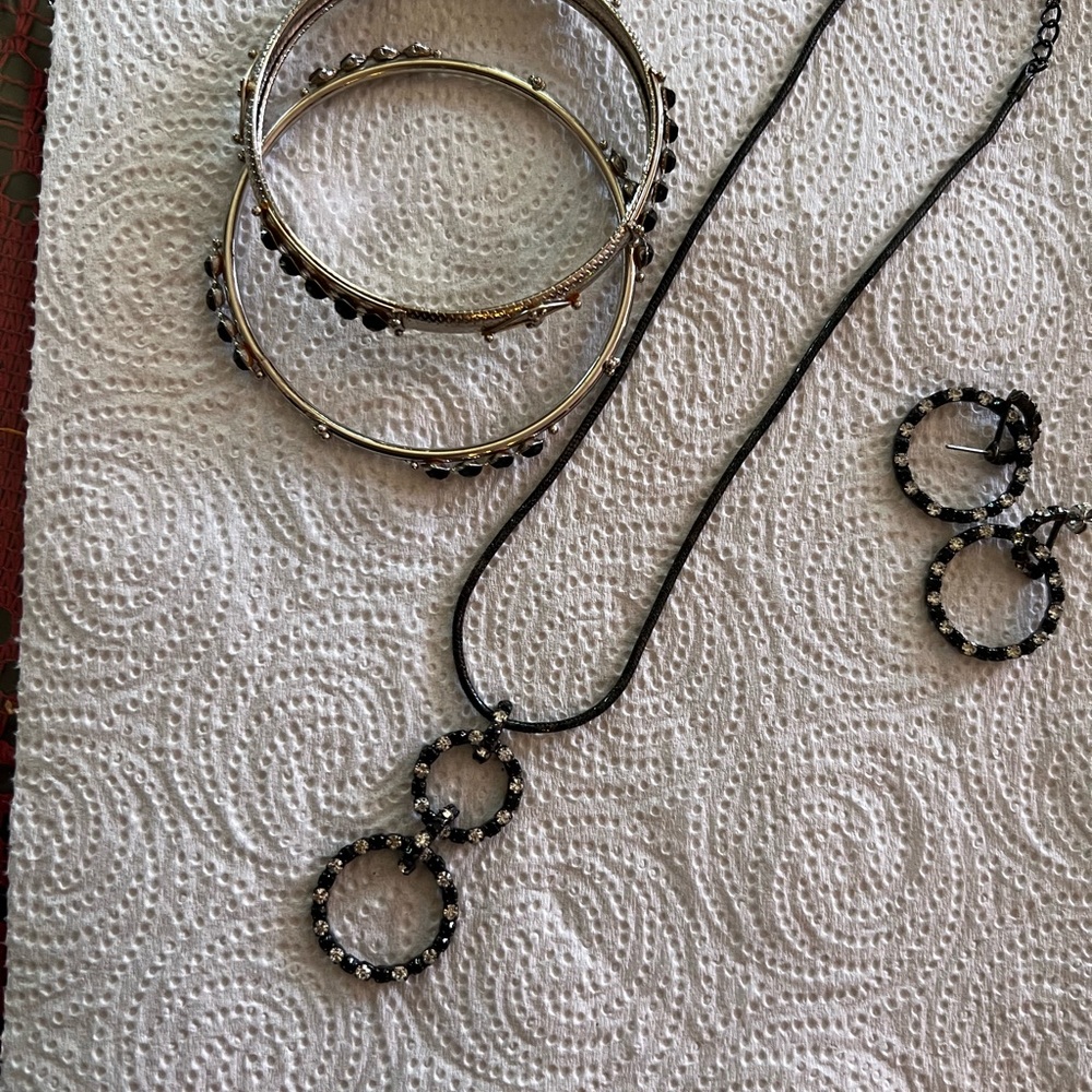 Black and rhinestone necklace set- chain is approximately 16-18 inches